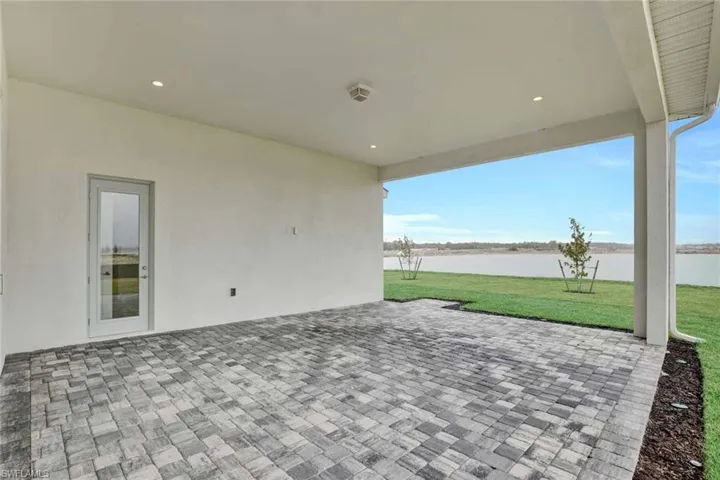 Spacious, covered lanai in backyard
