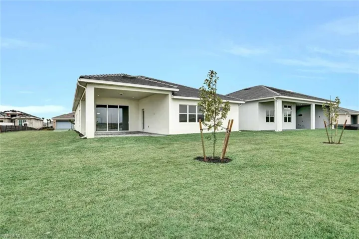 Spacious, covered lanai in backyard