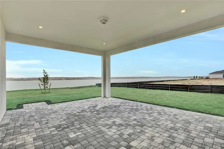 Spacious, covered lanai in backyard