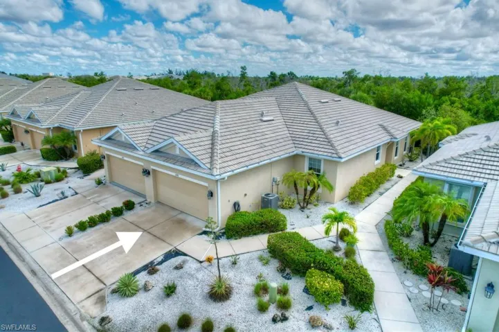 Gorgeous Attached Villa in the Lucaya Community