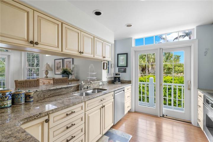 Kitchen/Custom Cabinets