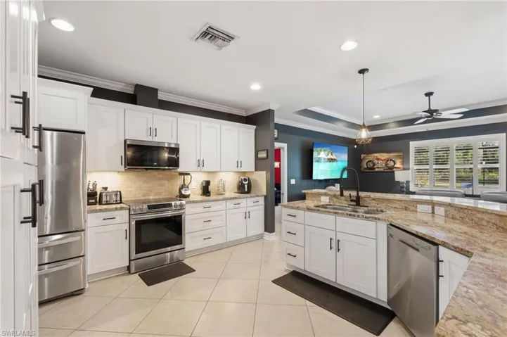 Kitchen provides plenty of cabinet and counter space