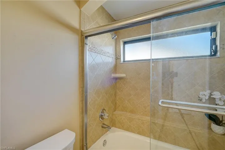 Guest bathroom tub/shower combo