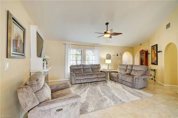 Plenty of room for your furniture, you can also make an offer on this furniture, it is negotiable