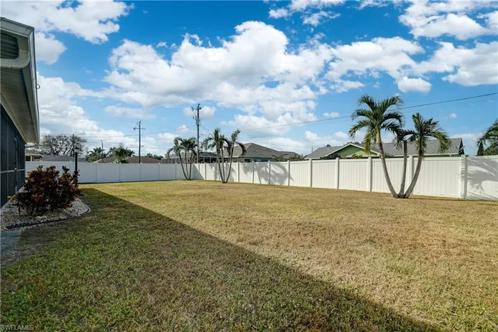 A 6' tall white vinyl fence provides privacy, encompassing the entire backyard