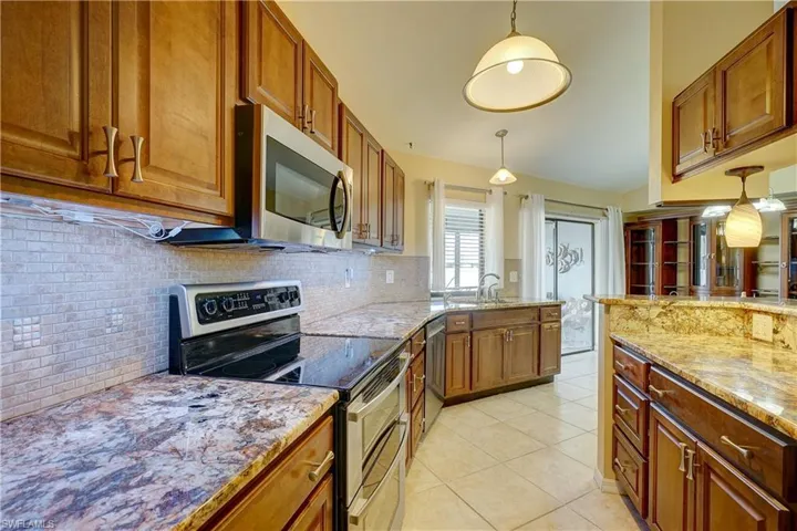 The pretty tile backsplash makes for easy clean up