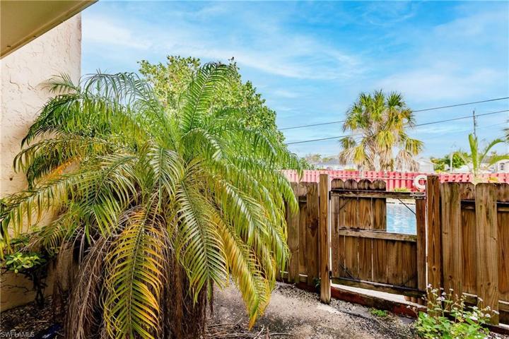 1123 SW 48th  TER, CAPE CORAL, FL 33914