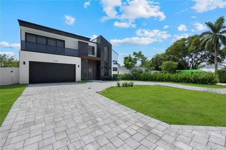 1230 10th Ave N, Naples, Florida 34102