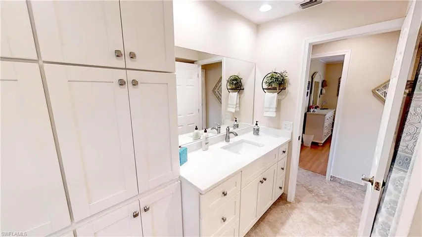 9968  Boca  CIR, Naples, FL 34109