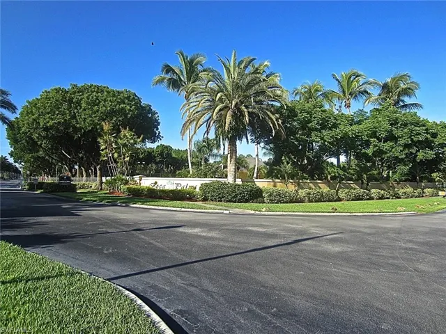 9968  Boca  CIR, Naples, FL 34109