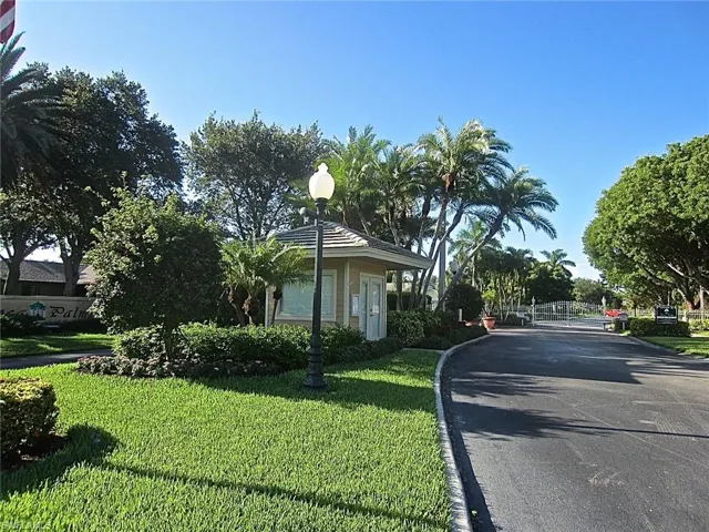 9968  Boca  CIR, Naples, FL 34109