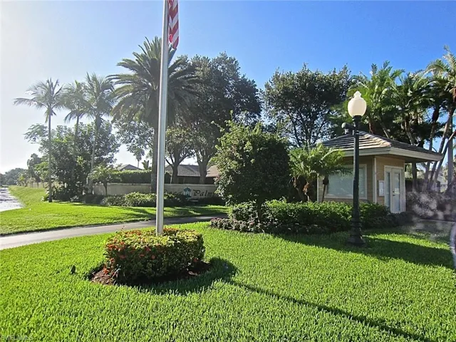 9968  Boca  CIR, Naples, FL 34109