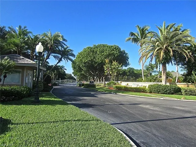 9968  Boca  CIR, Naples, FL 34109
