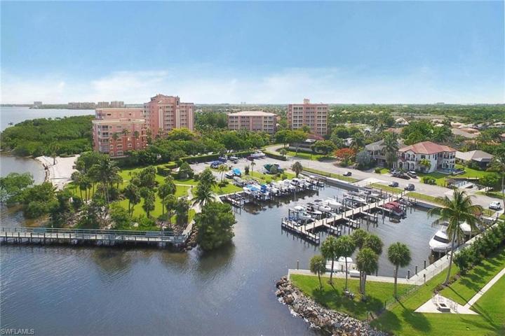 The CROWN JEWEL of Peppertree Pointe & especially WATERS EDGE is the Marina that hugs the shore of the Caloosahatchee River leading to the Gulf of Mexico  (Fishing Pier now being restored)