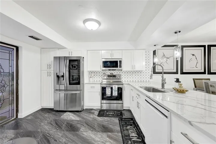 113 Pinebrook DR, FORT MYERS FL 33907