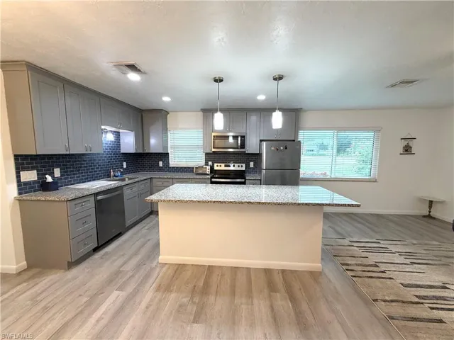 3032 SE Santa Barbara  PL, Cape Coral, FL 33904