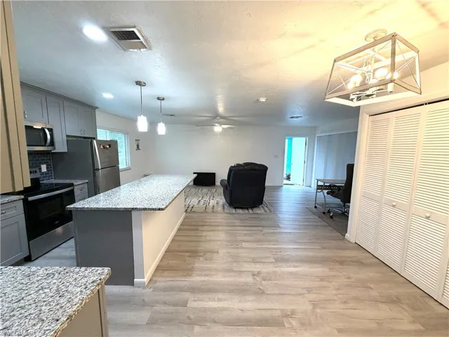 3032 SE Santa Barbara  PL, Cape Coral, FL 33904