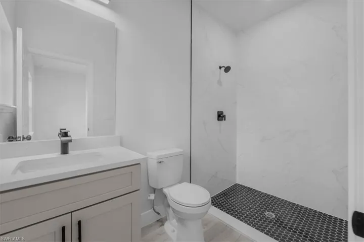 Bedroom 4 / Private bath