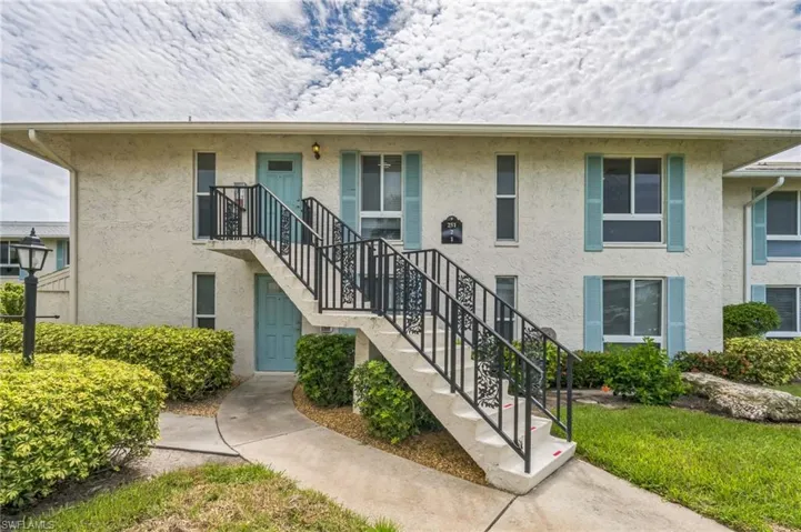251  Palm  DR, Naples, FL 34112