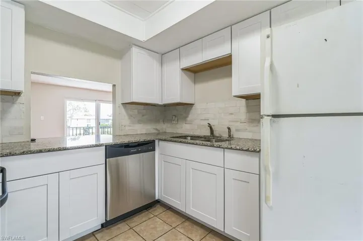 251  Palm  DR, Naples, FL 34112