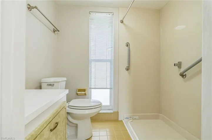 251  Palm  DR, Naples, FL 34112