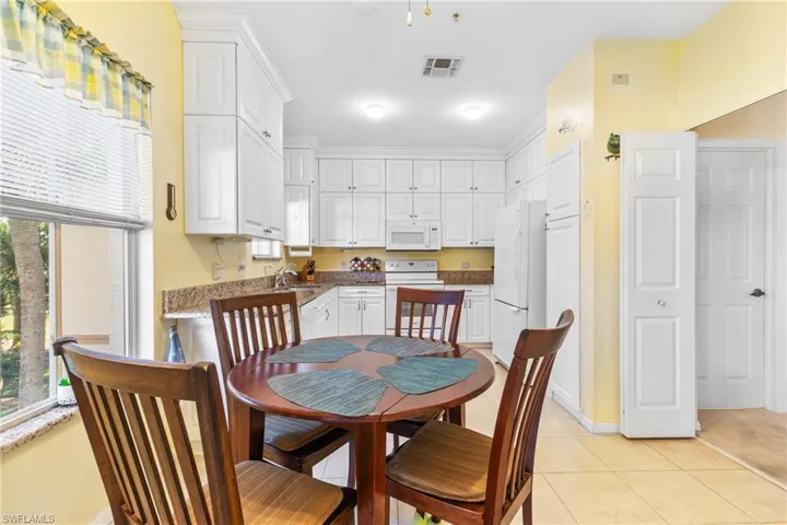 Eat-in kitchen