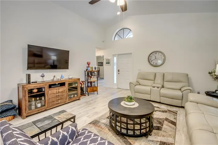 Great Room looking to Entry.
