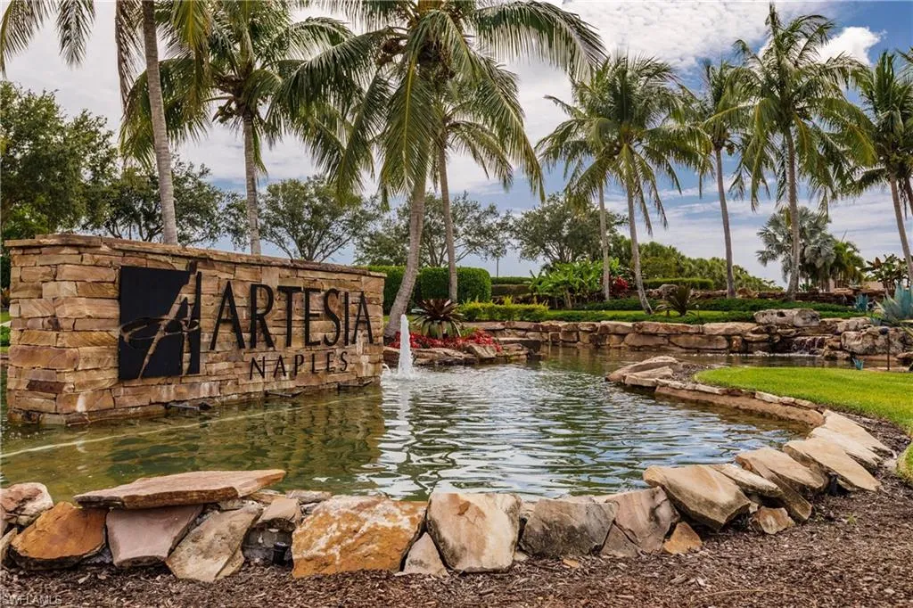 1403 Oceania DR, Naples, FL 34113,225063084