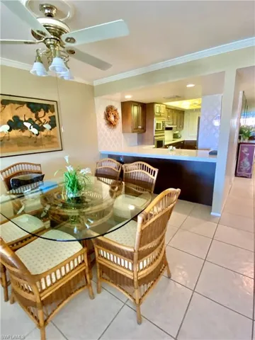 Bar area to kitchen
