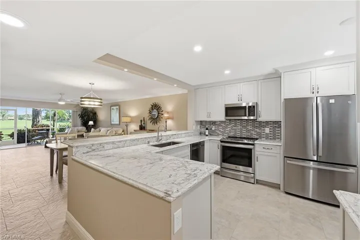5863 Cobblestone Ln F103, Naples, Florida 34112