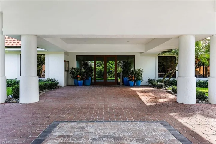 5863 Cobblestone Ln F103, Naples, Florida 34112