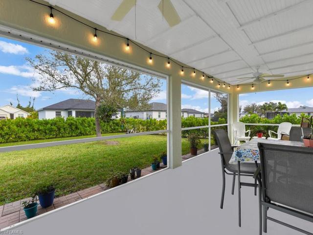 Huge screen Lanai/ outdoor space