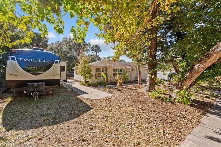 260  Delray  AVE, Fort Myers, FL 33905
