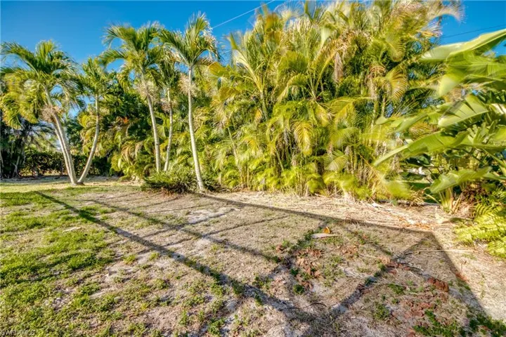 110 SE 13th  PL, Cape Coral, FL 33990