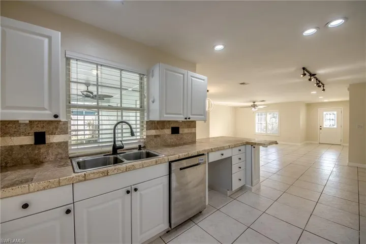 110 SE 13th  PL, Cape Coral, FL 33990
