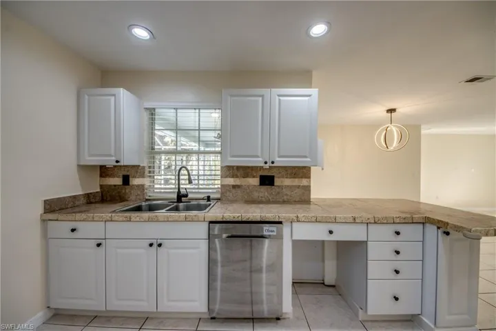110 SE 13th  PL, Cape Coral, FL 33990