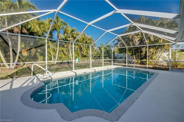 110 SE 13th  PL, Cape Coral, FL 33990
