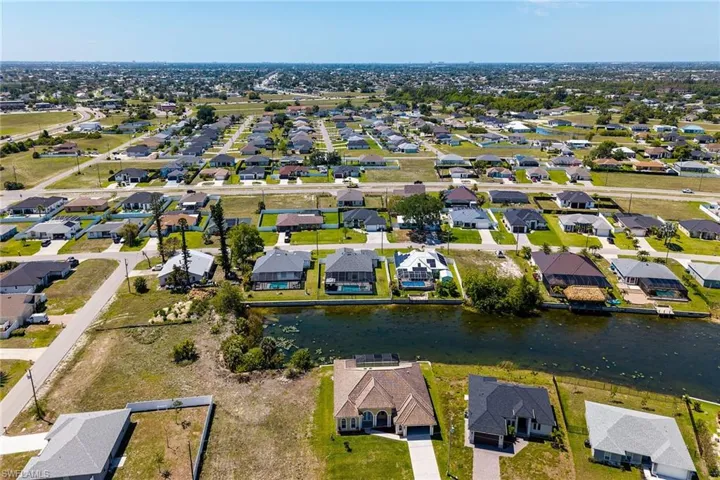635 NE 7th  TER, Cape Coral, FL 33909