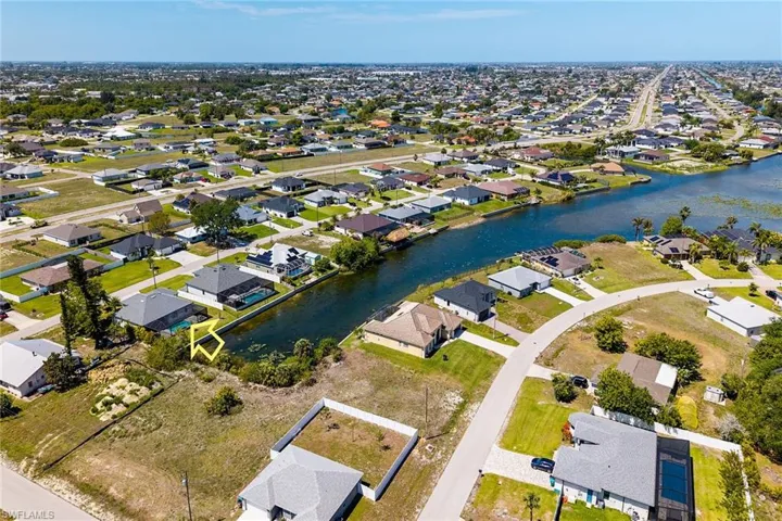 635 NE 7th  TER, Cape Coral, FL 33909