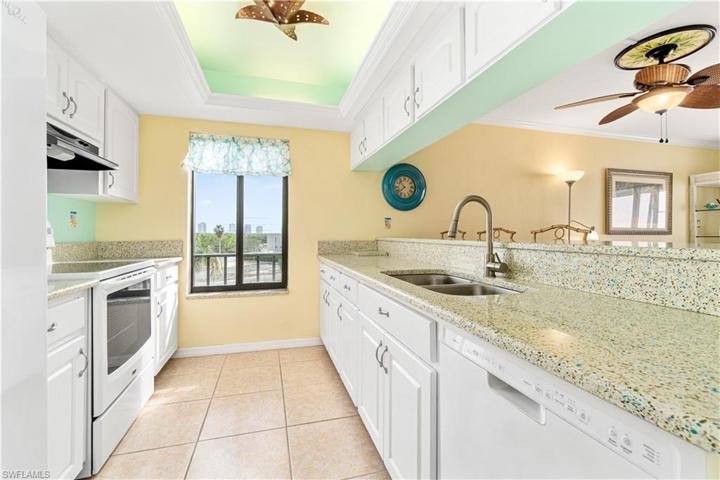 25800 Hickory BLVD # 301, BONITA SPRINGS FL 34134