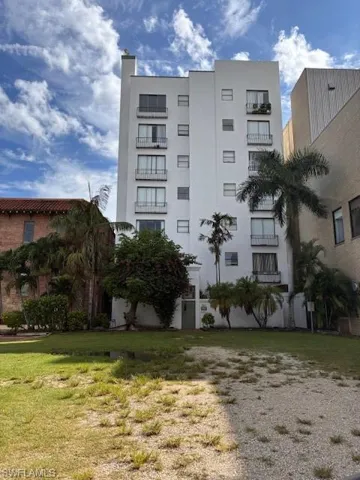 View of apartment building / complex