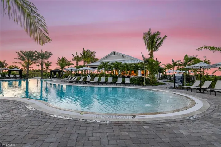Bahama Bar pool area