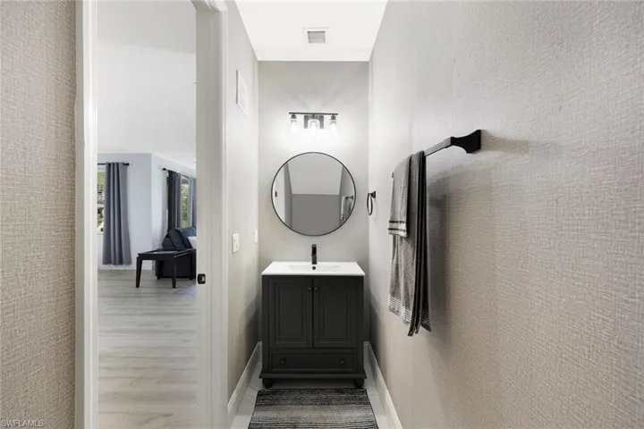 Custom Bathroom Wall Coverings