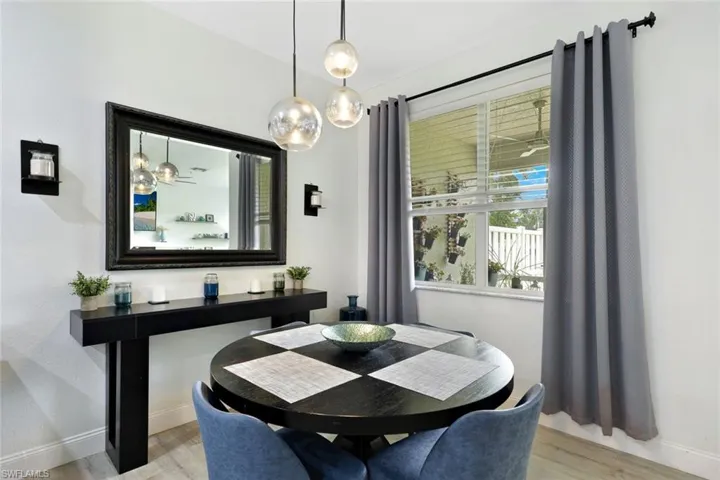 Breakfast Area with View of Lake