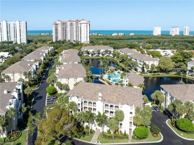 7686  Pebble Creek  CIR, Naples, FL 34108