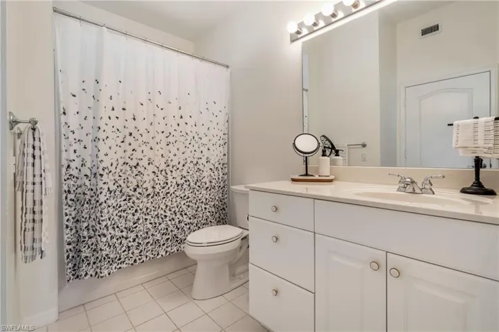 7686  Pebble Creek  CIR, Naples, FL 34108