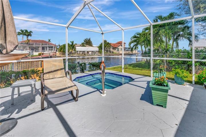 Home spa with fanatstic view of the Caloosahatchie