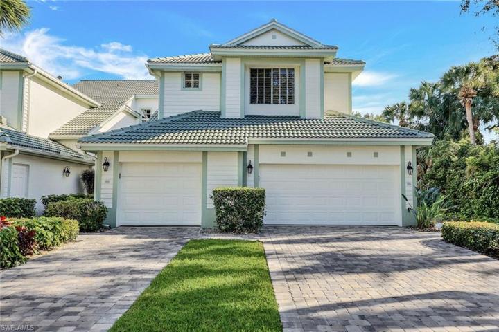 Welcome Home, long driveway, no neighbor to one side feels like a villa.