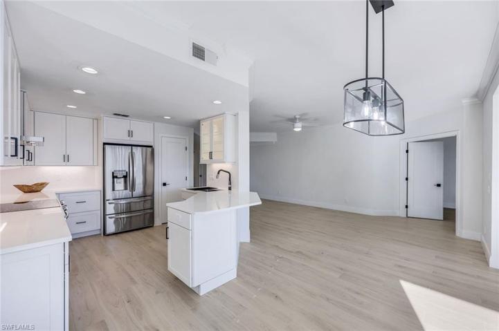 Eat-In Kitchen w/ Space for Bar Stools