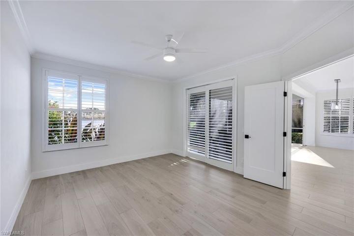 Spacious Master Suite w/ Slider Access to Lanai